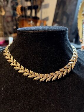 Vintage Crown Trifari Gold Tone Link Choker Necklace